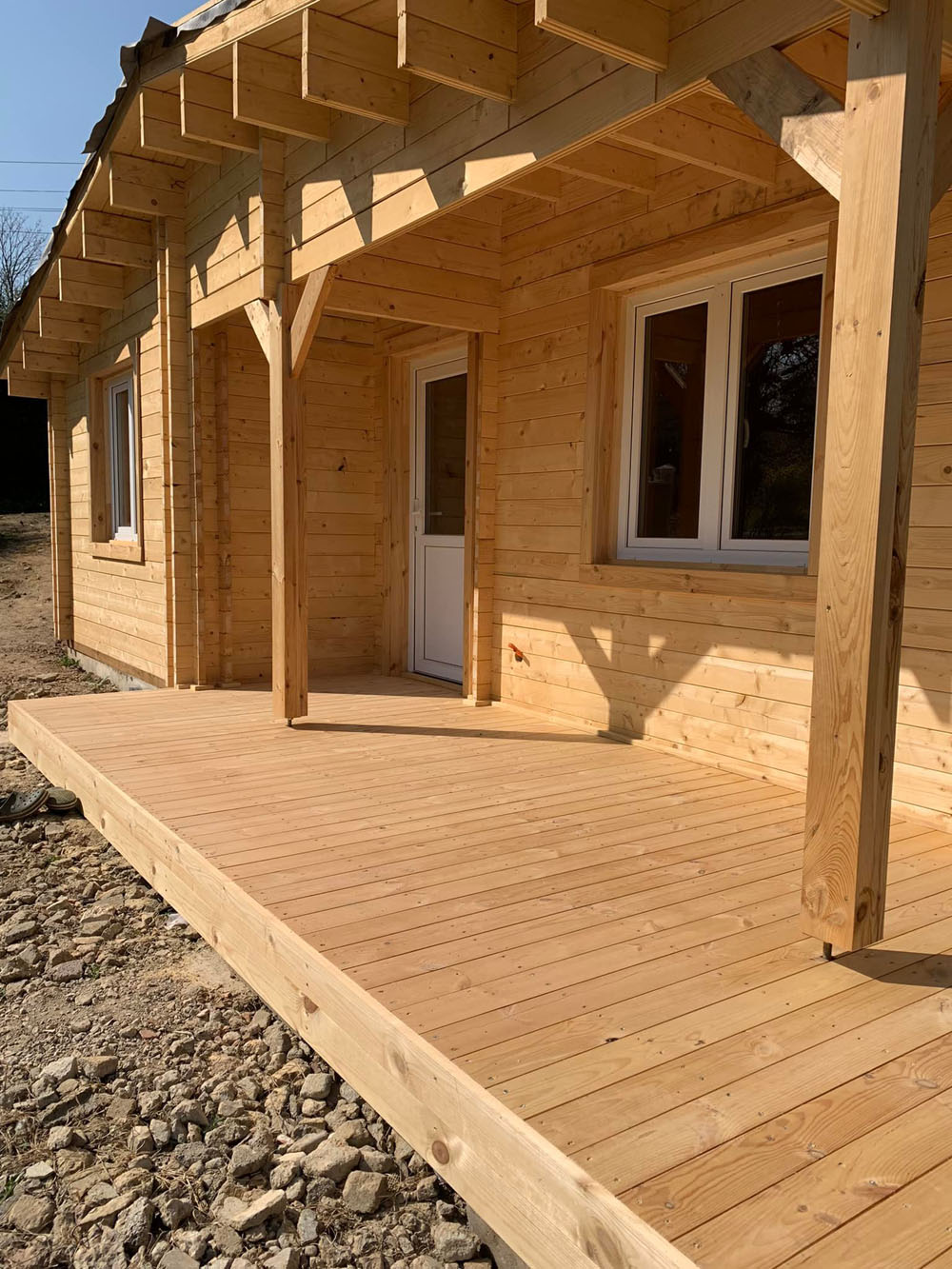 Menuiseries sur chalet madrier RE 2020