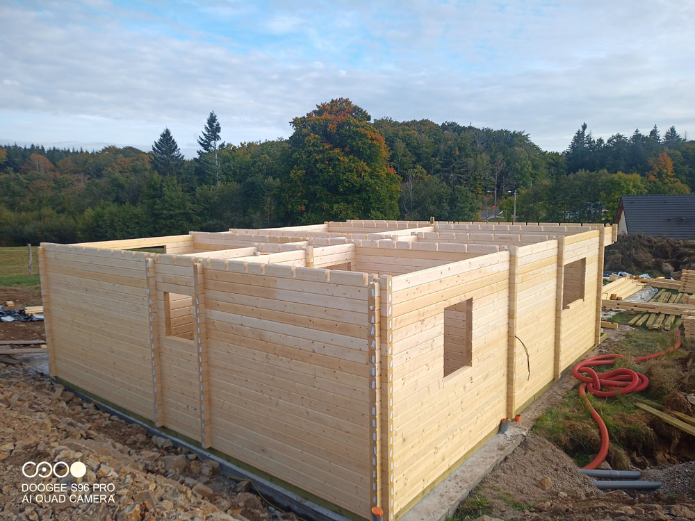 Structure madrier chalet en bois habitable livré monté