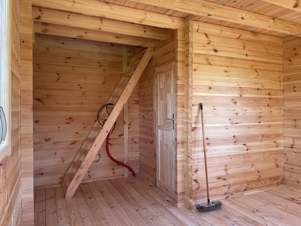 escalier pour mezzanine dans chalet en bois