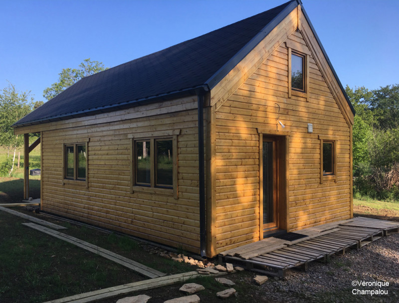 Chalet en bois habitable livré monté 80m² : exemples de prix