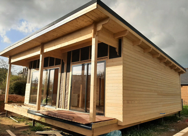 Chalet en bois habitable livré monté 60m² : prix chalet et montage