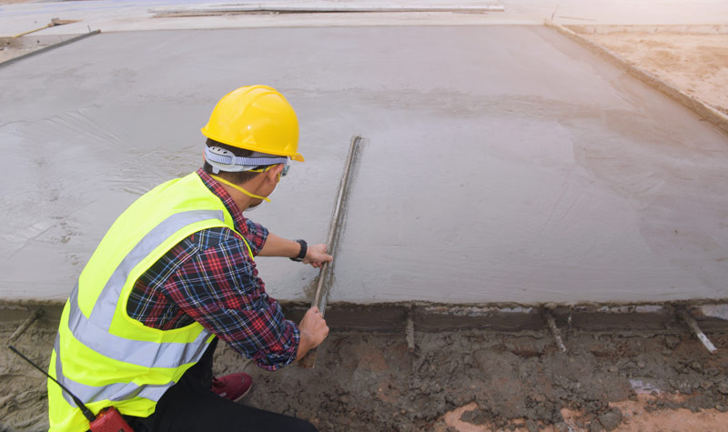 Préparez une dalle béton adaptée aux chalets et maisons bois