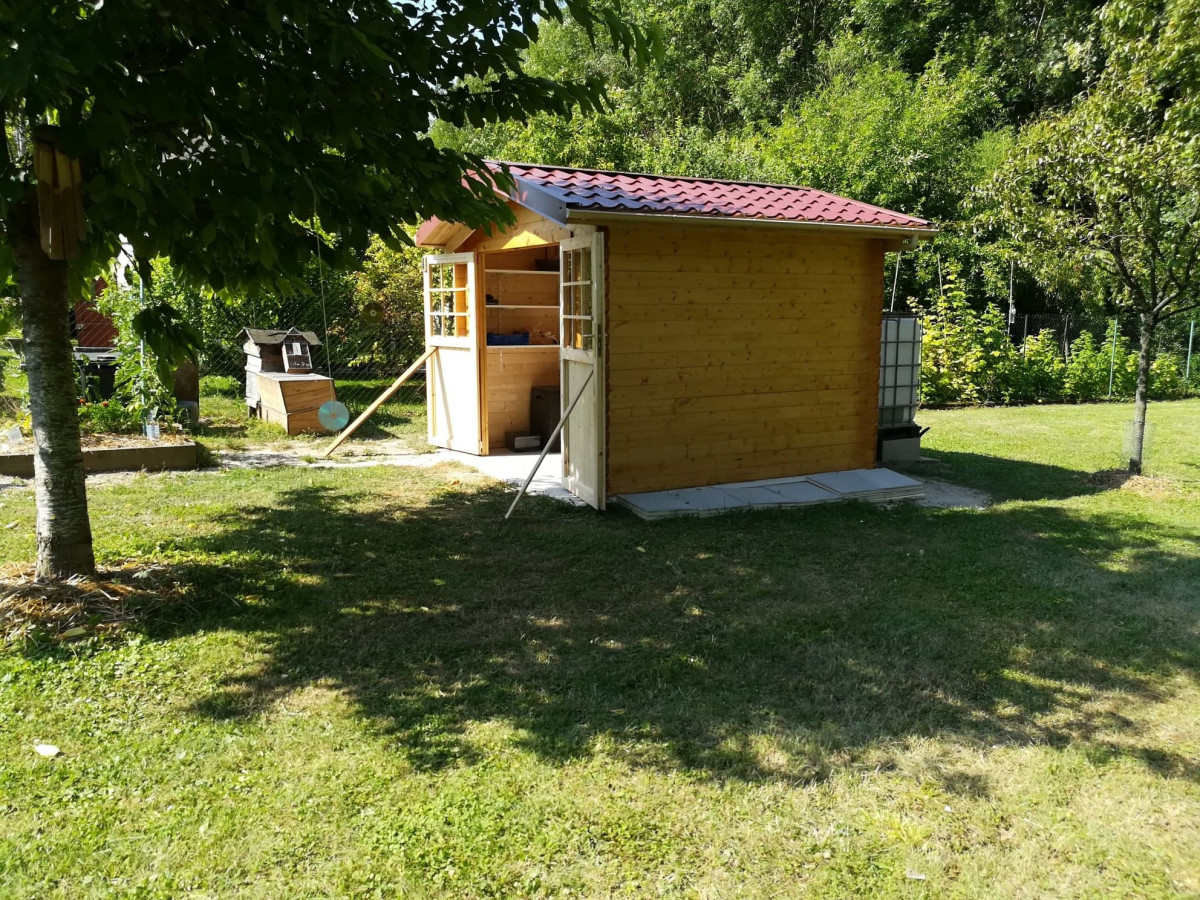 abri de jardin en Bois